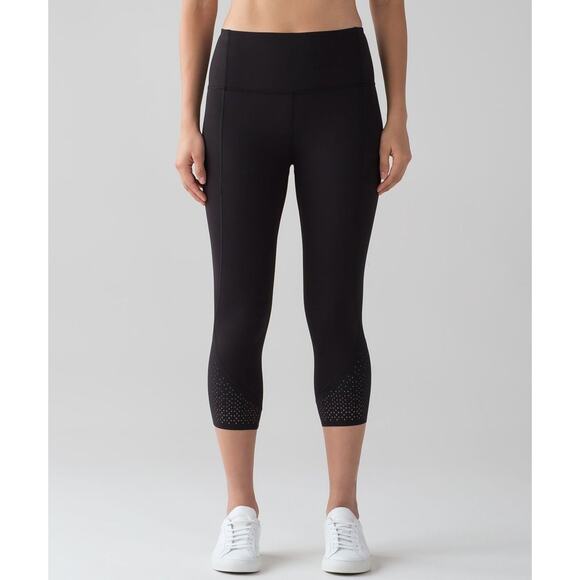 Lululemon Anew Crop (21") Black Size 8 - Picture 5 of 9
